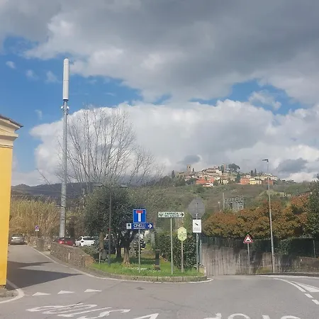 Tuscan Amelie